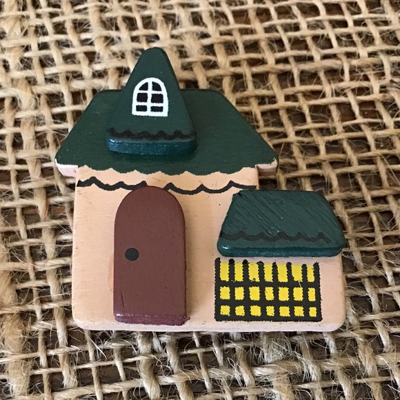 Vintage hand painted wooden button covers - Picture 3 of 8